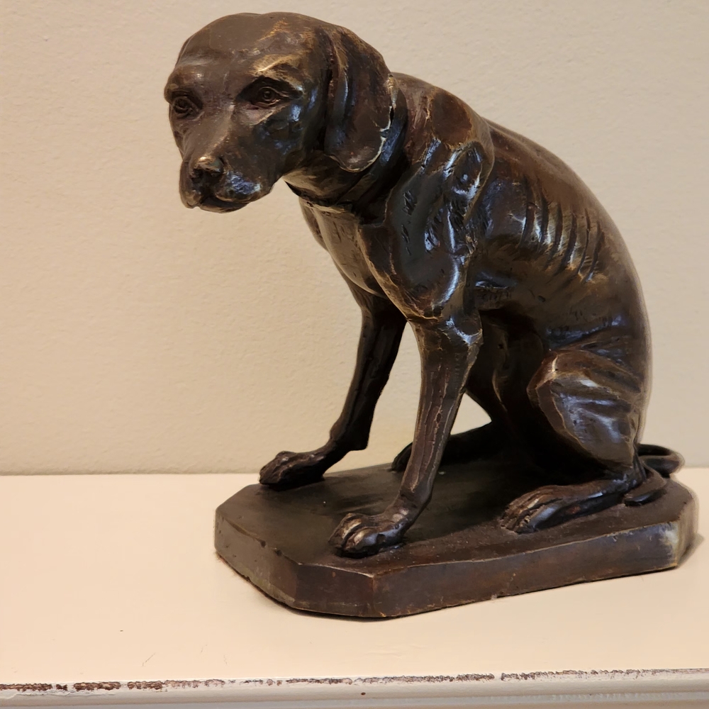🐕 Heavy Bronze Dog Figurine – Realistic Sitting Hound with Felt Bottom